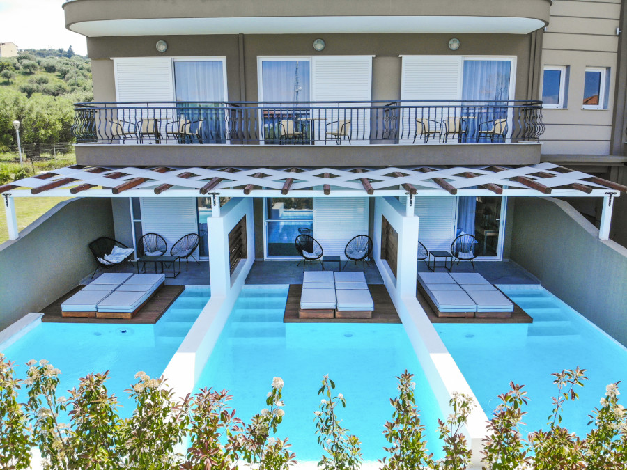 Grand Suite with 2 Bedrooms and 2 heated private pools